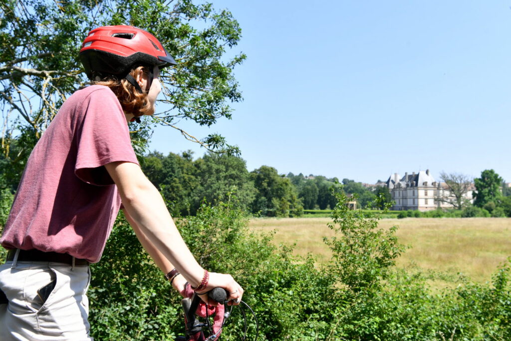 Du Cote De Cormatin On Peut Admirer Le Chateau Depuis La Voie Verte Photo Jsl Ketty Beyondas 1626881426 1024x683
